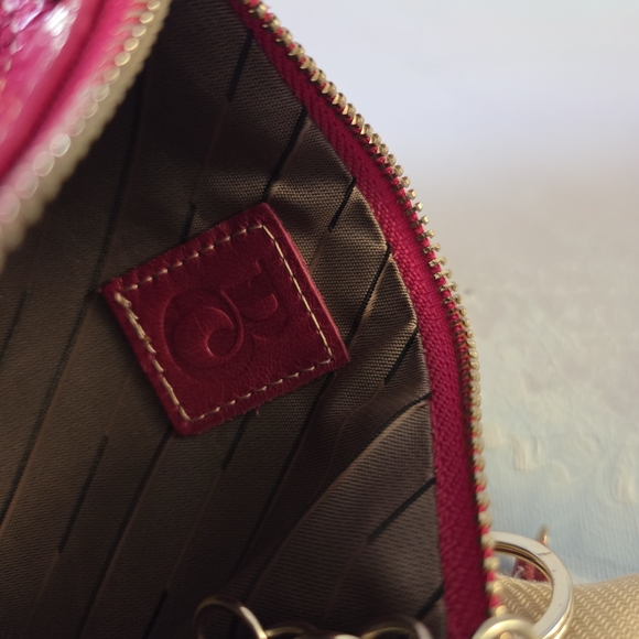 Source Unknown Red Leather Zip Card Wallet with Heart Charm - Picture 10 of 10